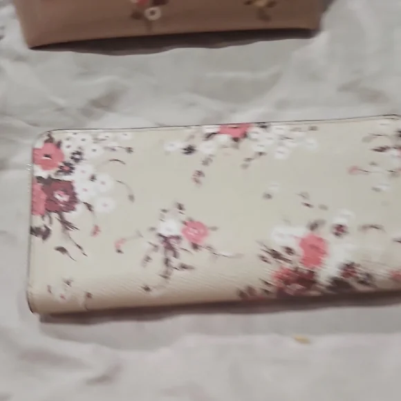 Coach Pink Floral Refined Pebble Tote With Matching Wallet And Cosmetic Case - Picture 9 of 10